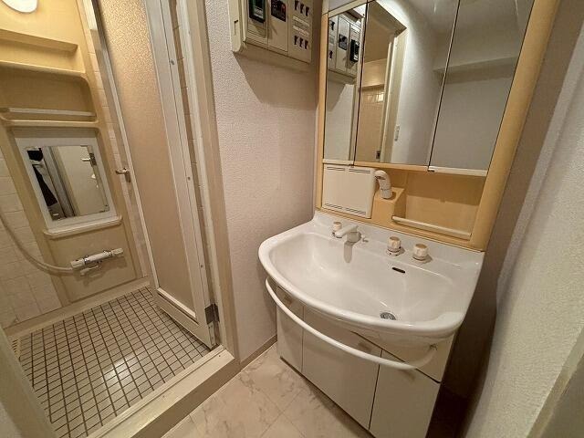 シャワールーム