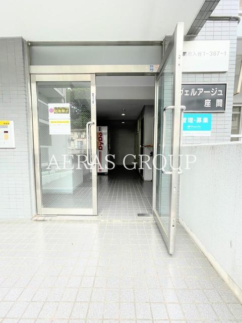 建物エントランス