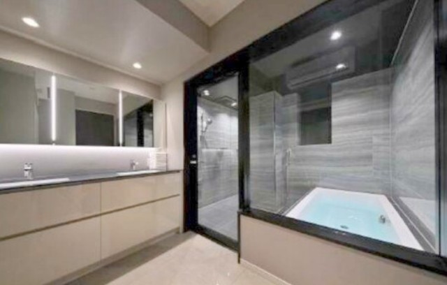 シャワールーム